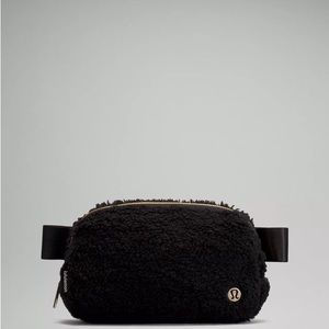 Lululemon Everywhere Belt Bag Fleece